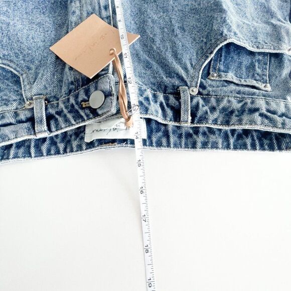 LOST IN LUNAR // The George Shorts // crafted from a 100% cotton denim // Size 8 - Picture 5 of 16